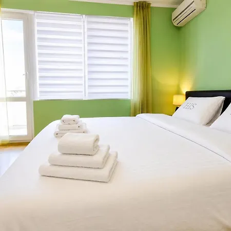 1br W/ Pools & Free Parking | Walk To Burgas City