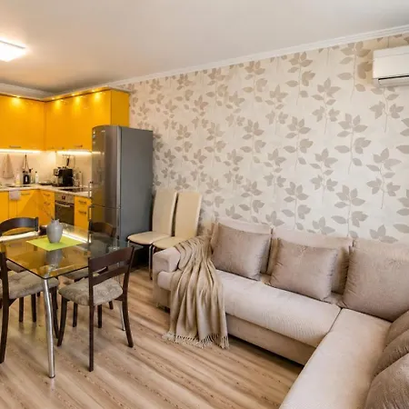 Lejlighed 1br W/ Pools & Free Parking | Walk To Burgas City